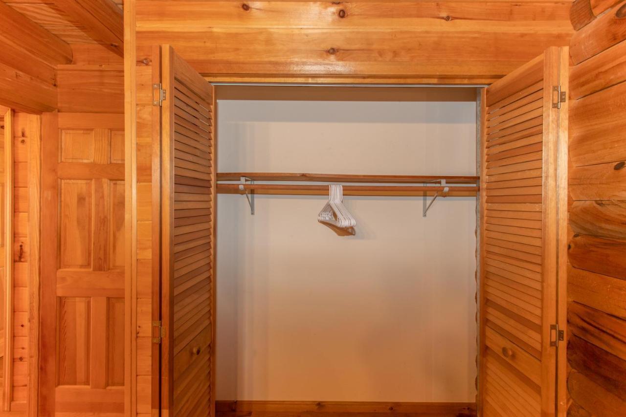 Treetops Cabin Easy To Asheville With Fast Wifi And Great View Swiss Exteriér fotografie